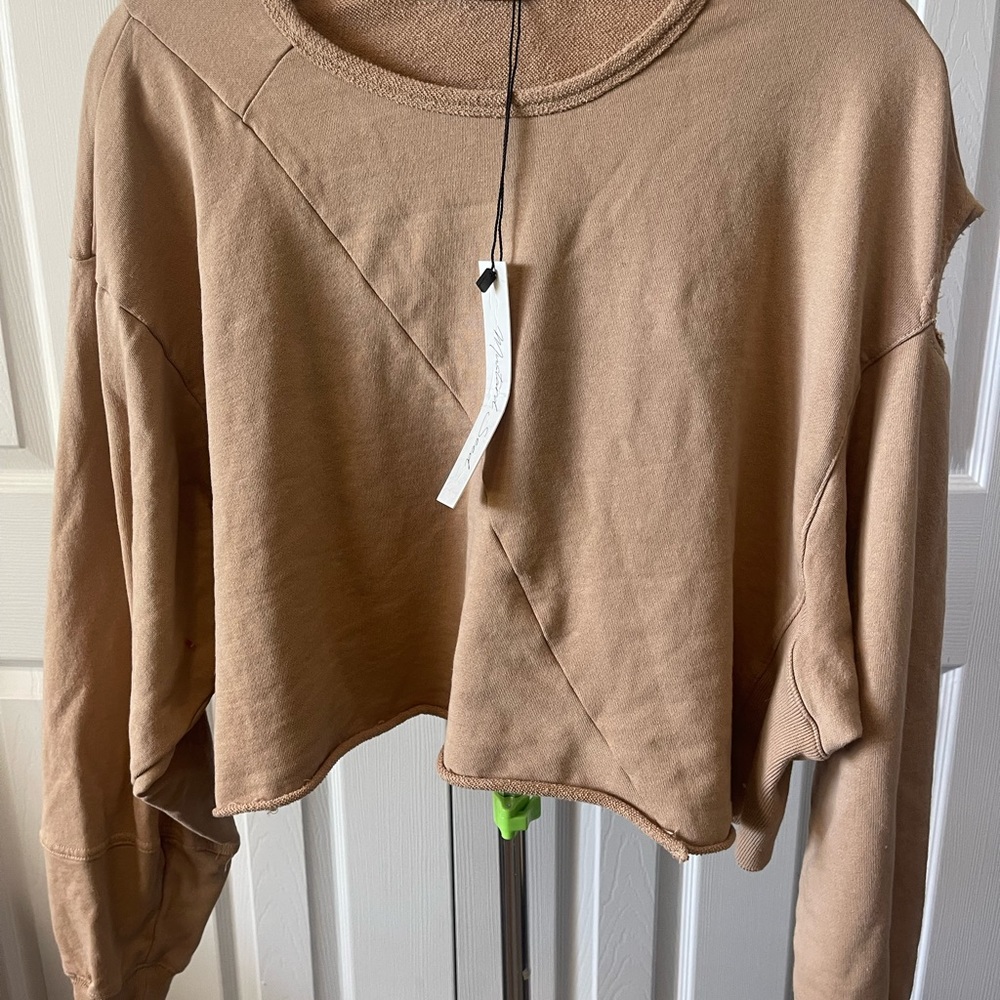 Crop sweatshirt with cutout shoulder NWT